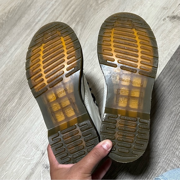 Dr. Martens 1460 Women's Patent Leather Lace Up Boots White Size 6 - Picture 7 of 15